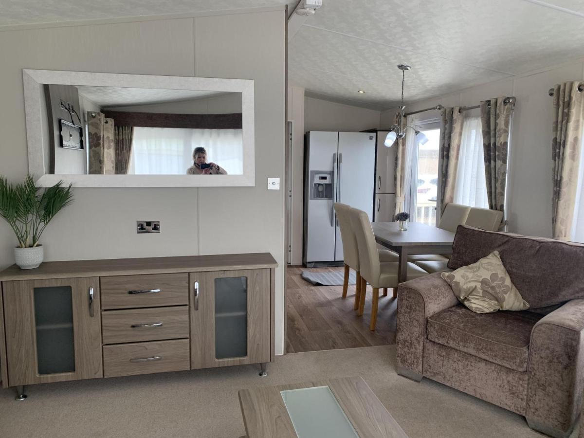 Beautiful 6 Berth Caravan By The Beach In Suffolk Ref 40076Nd Lowestoft Bagian luar foto