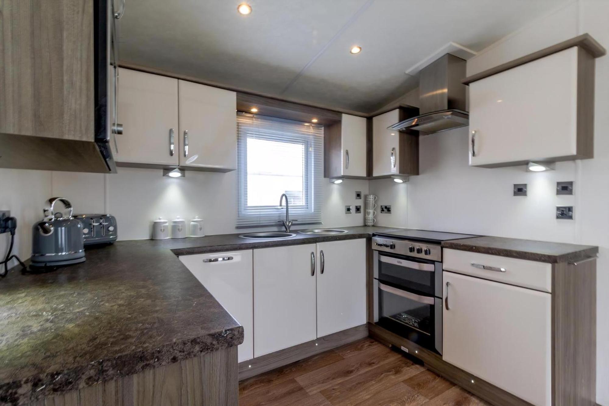 Beautiful 6 Berth Caravan By The Beach In Suffolk Ref 40076Nd Lowestoft Bagian luar foto