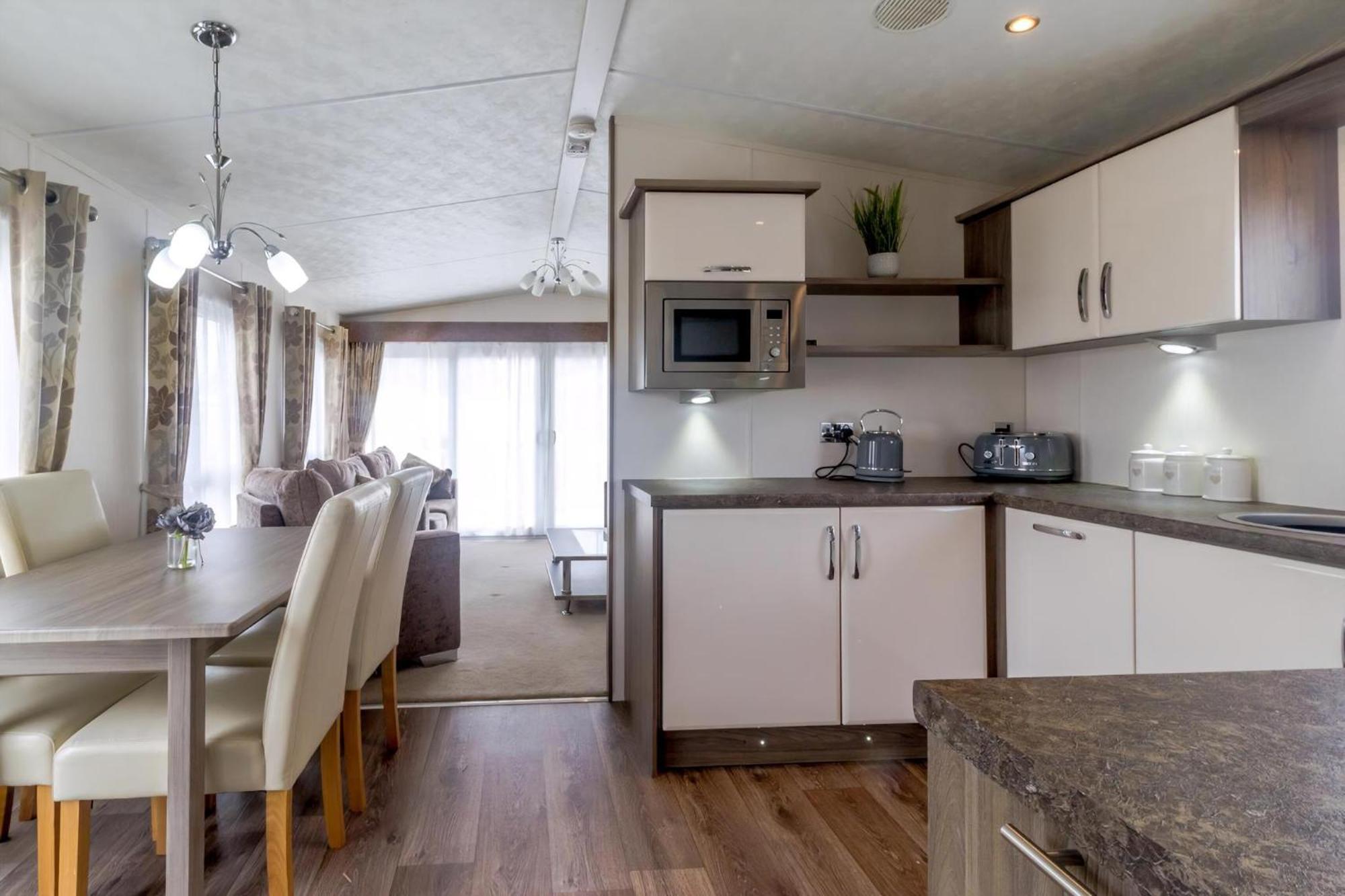 Beautiful 6 Berth Caravan By The Beach In Suffolk Ref 40076Nd Lowestoft Bagian luar foto