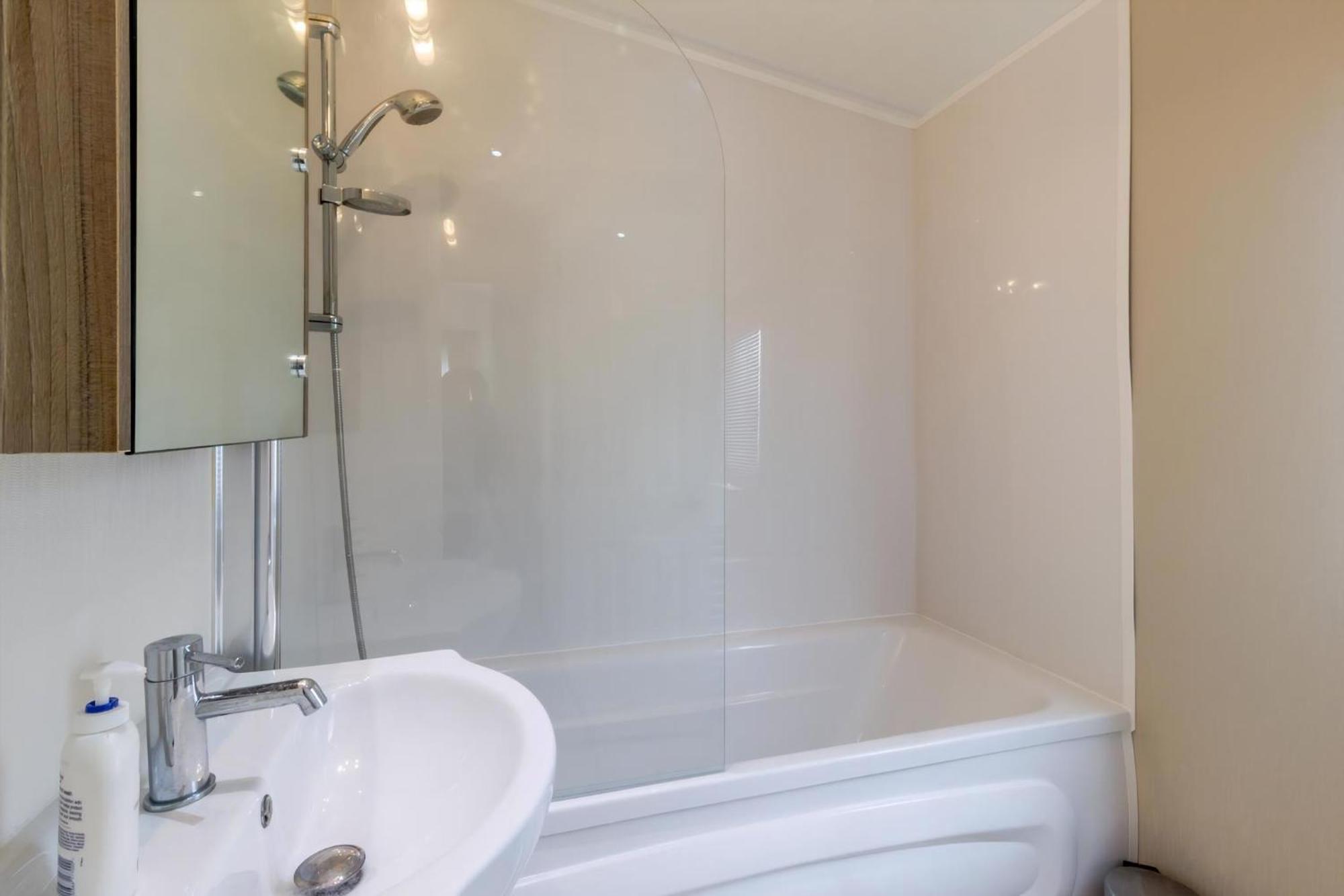 Beautiful 6 Berth Caravan By The Beach In Suffolk Ref 40076Nd Lowestoft Bagian luar foto