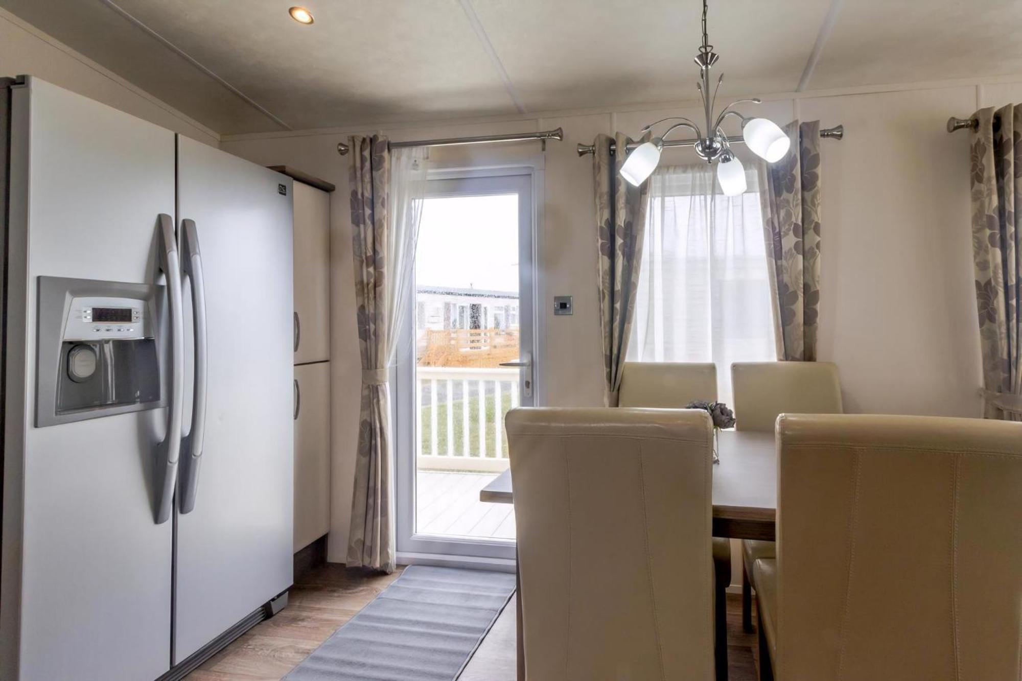 Beautiful 6 Berth Caravan By The Beach In Suffolk Ref 40076Nd Lowestoft Bagian luar foto