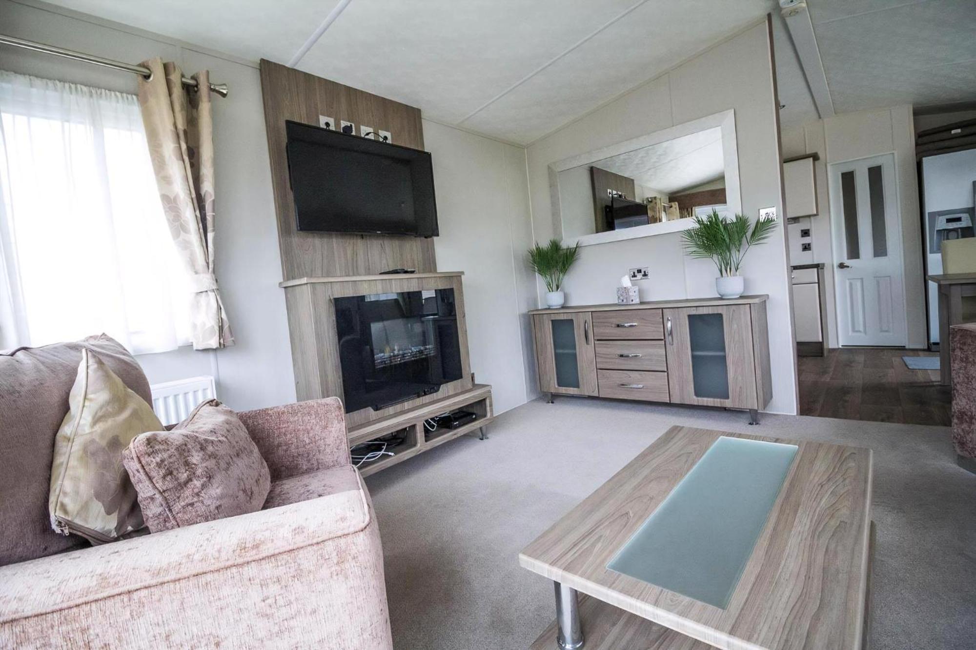 Beautiful 6 Berth Caravan By The Beach In Suffolk Ref 40076Nd Lowestoft Bagian luar foto